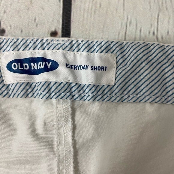 Old Navy White Everyday Shorts Plus Size Womens Size 14 Cotton/Spsndex Blend - Picture 3 of 7